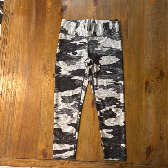 Terez Camouflage Crop Leggings Sz Small Black & Gray - Picture 2 of 5